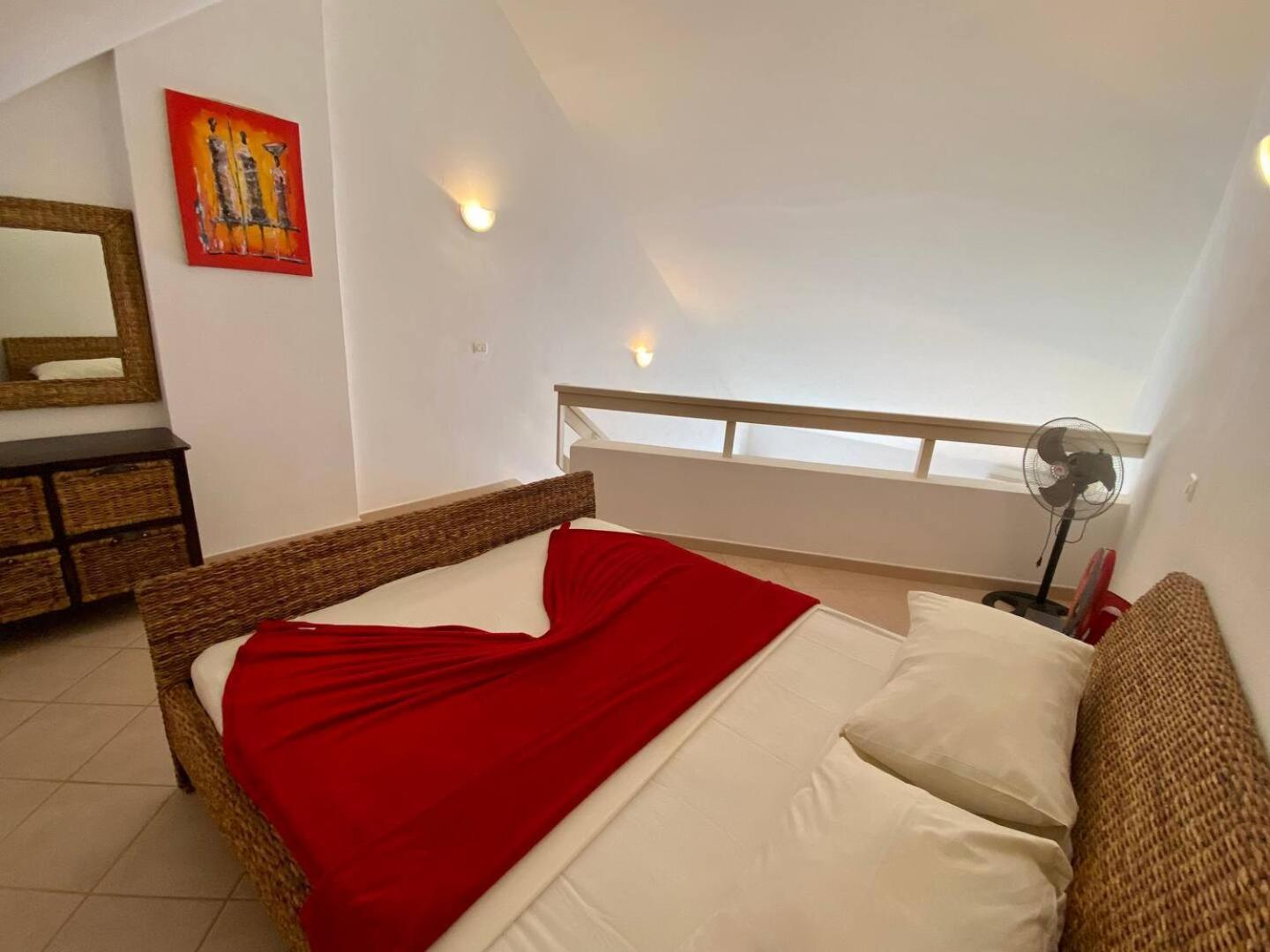 Leme Bedje Two Bedroom - By Bobbywashere Santa Maria Exterior foto